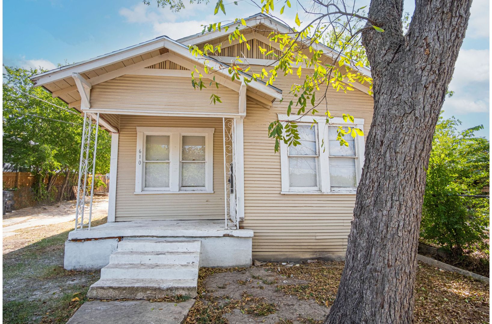 San Antonio House: 610 Belmont