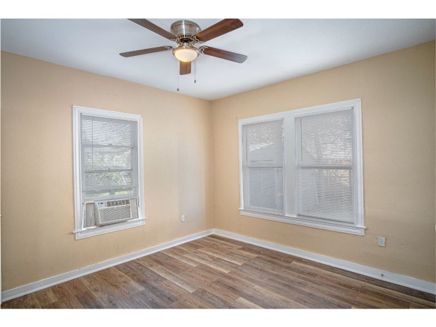 San Antonio Apartment: 907 Iowa St