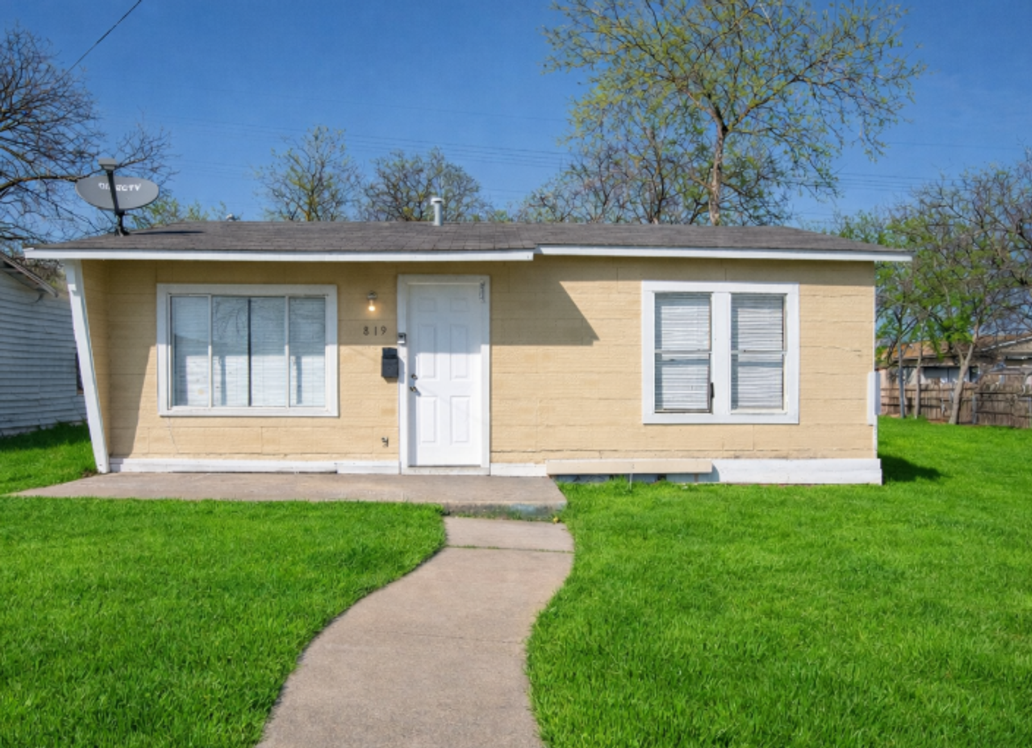 San Antonio House: 819 Larry