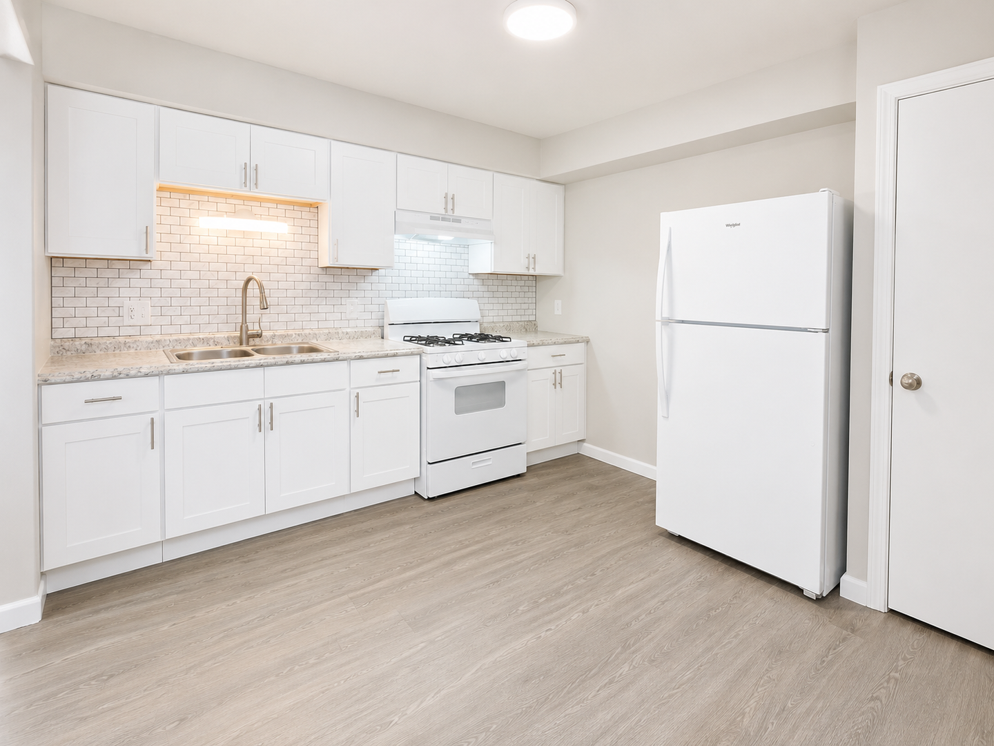 Oshkosh Apartment: 811 Greenwood Court