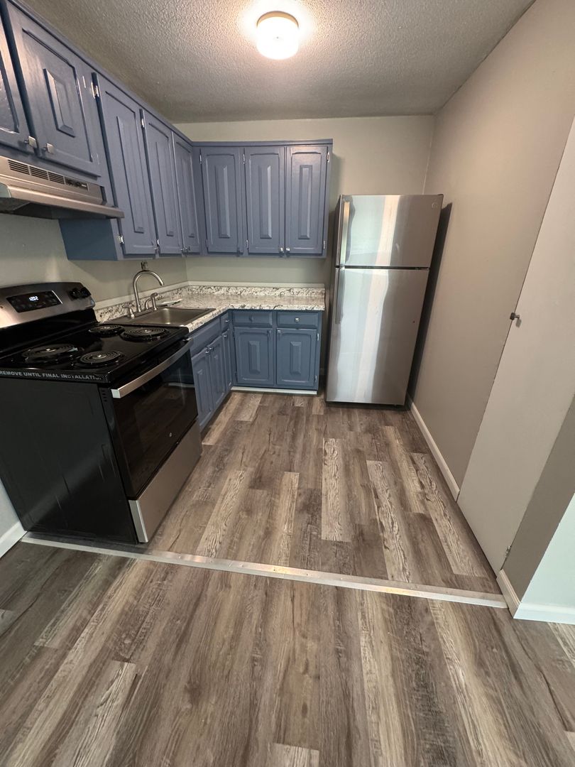 HARTFORD Apartment: 813 MAPLE AVE