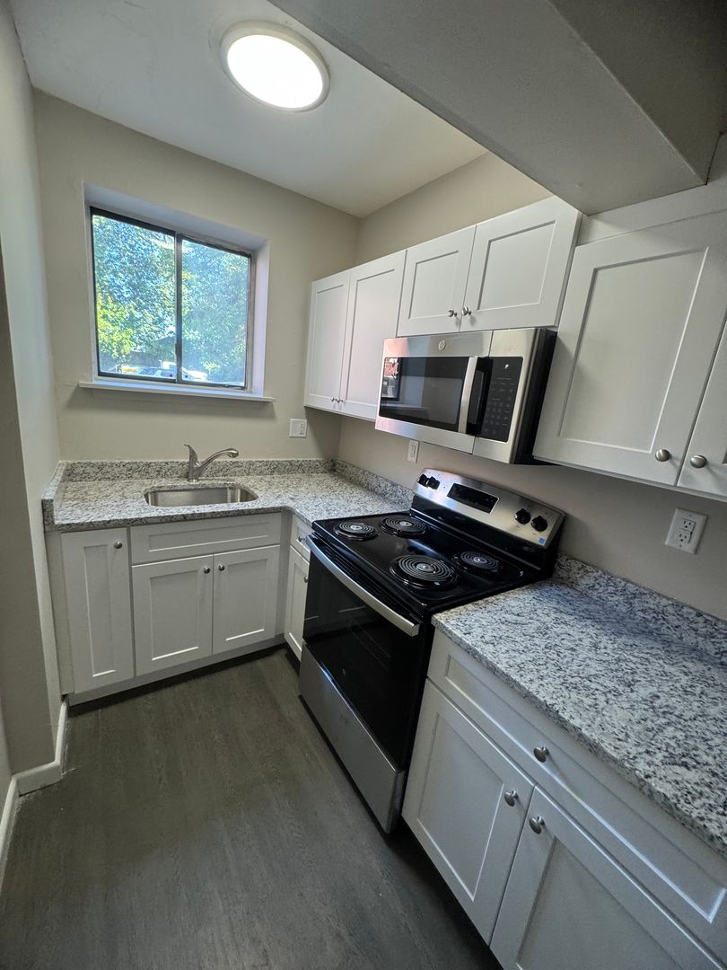 HARTFORD Apartment: 590 WETHERSFIELD AVE