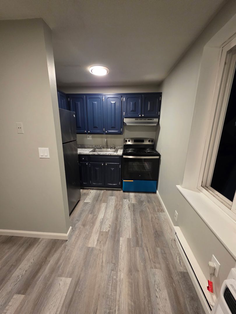 HARTFORD Apartment: 813 MAPLE AVE