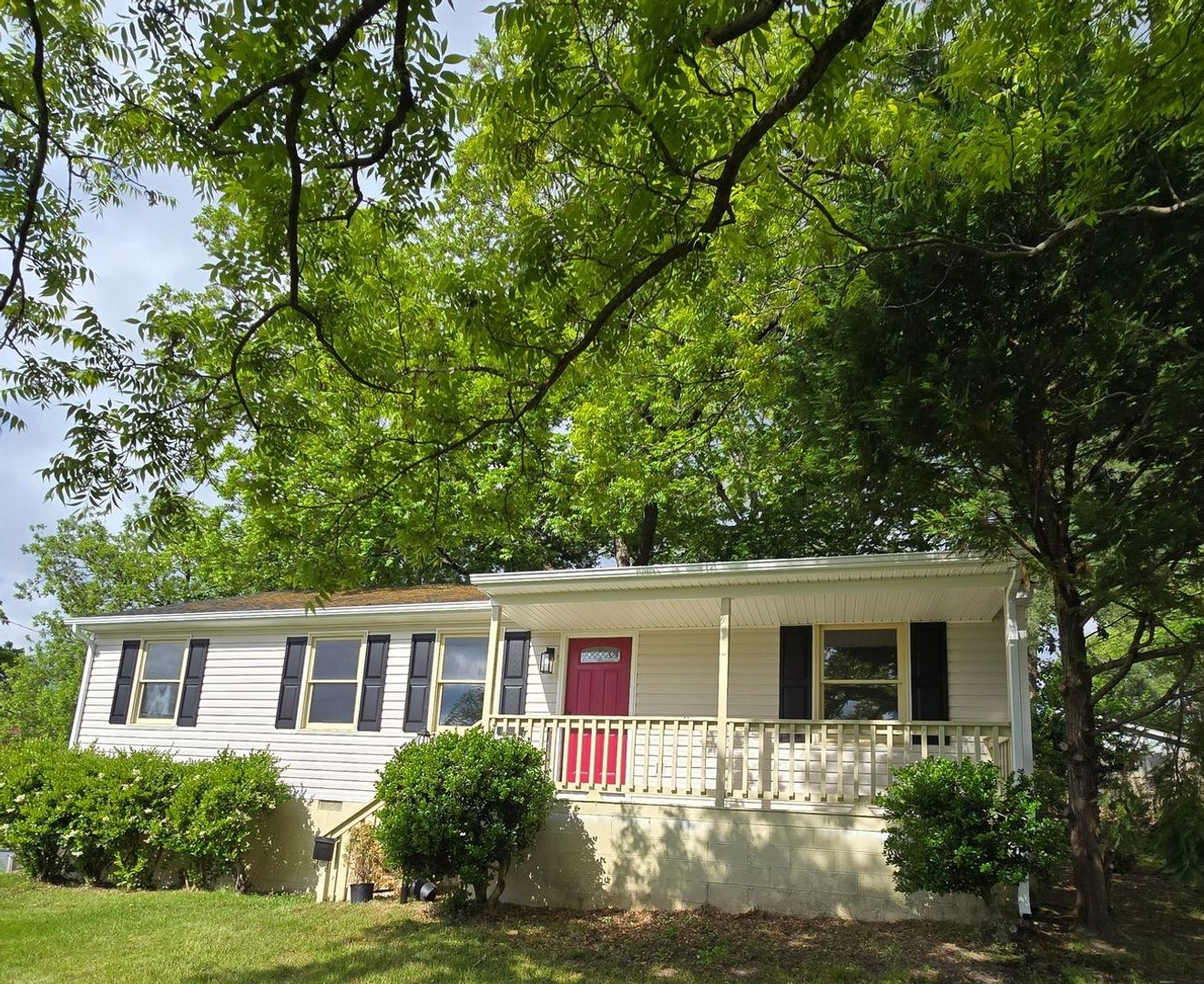Colonial Heights House: 500 Floral Ave.