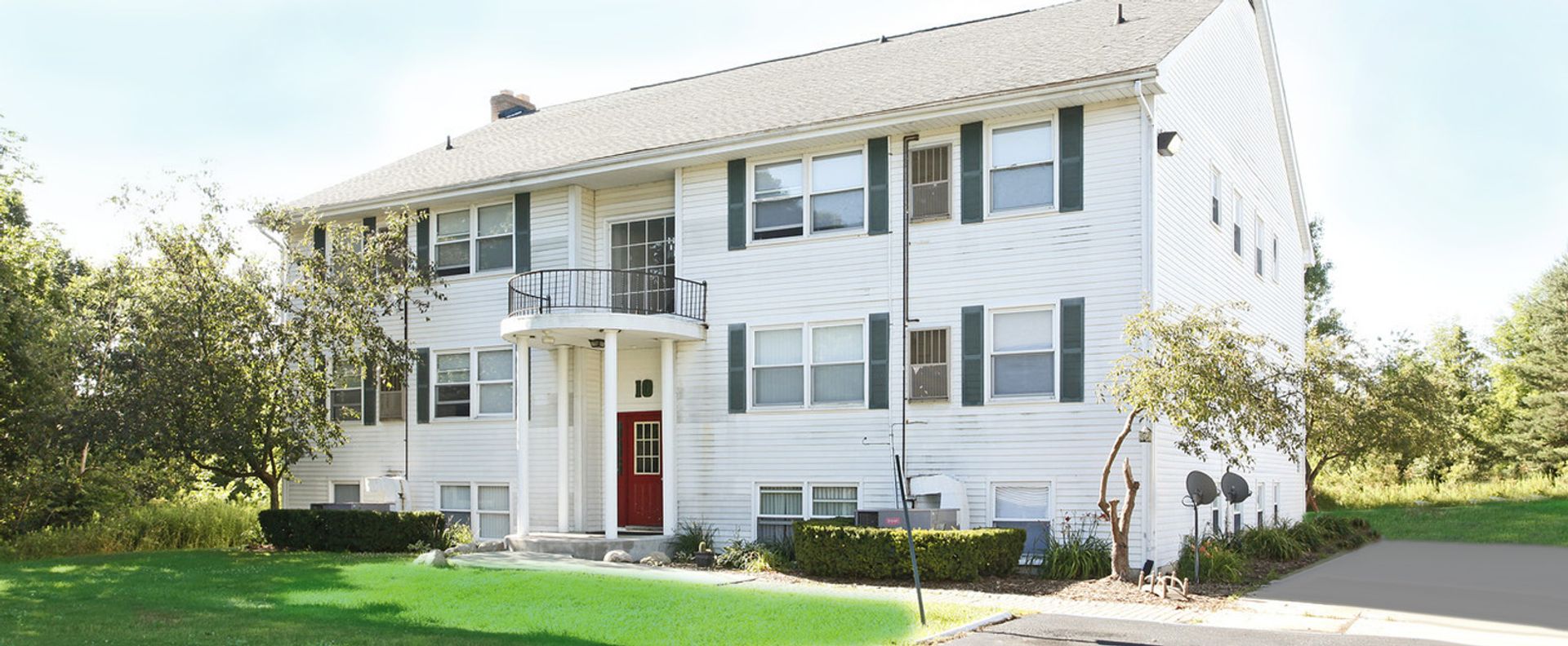 Grand Blanc Apartment: 755 E. Grand Blanc Road