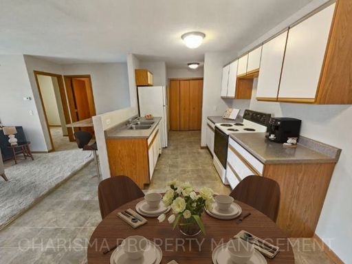 3 BEDROOM FIRST FLOOR UNIT WITH WALK OUT PATIO IN TEA BY LOCAL CITY PARK