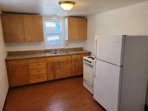 1 BEDROOM UNIT LOCATED ON EAST SIDE, GREAT LOCATION!!! – photo 1