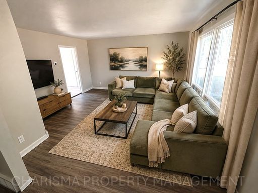 Updated 3 Bedroom Home | Pet Friendly | Prime Location – photo 1