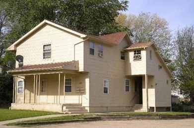 COZY TWO BEDROOM UNIT, LOCATED NEAR LOCAL DINING, SHOPPING, AND SO MUCH MORE!!!