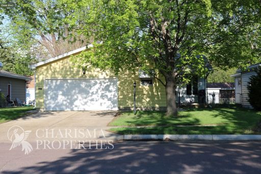 QUAINT THREE BEDROOM HOUSE, GREAT LOCATION WITH EVEN MORE AMENITIES!!!