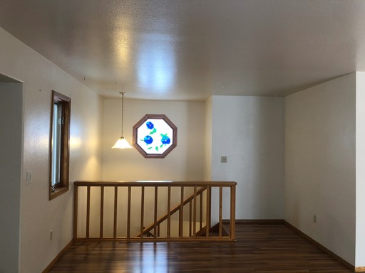 3BR, 2BA 2 story home w/finished daylight basement