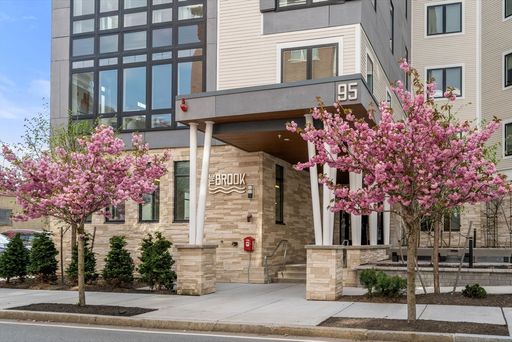 95 Fawcett St, 205, Cambridge, MA 02138