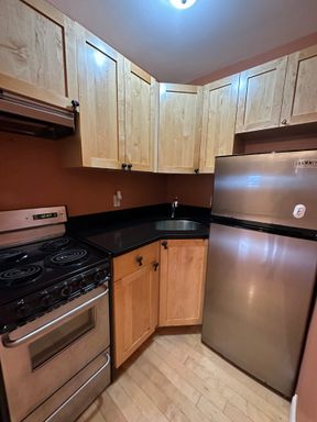 1800 Massachusetts Ave #8, Cambridge, MA 02140