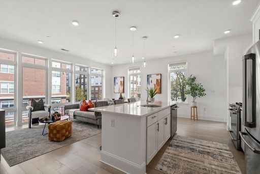 95 Fawcett St, 205, Cambridge, MA 02138