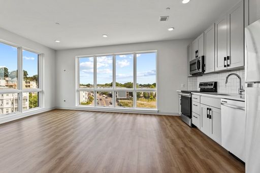 Top Floor, Amazing Views, New Building