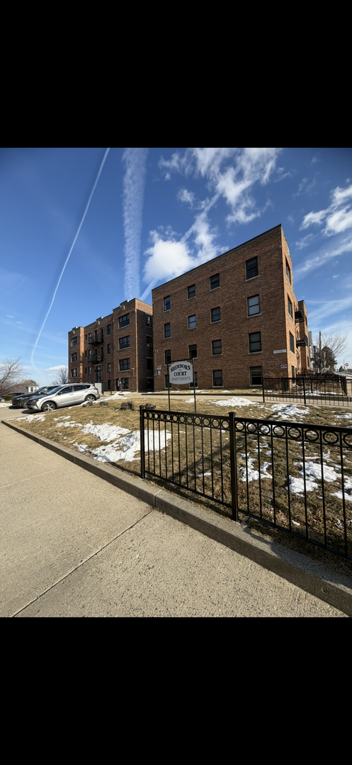 Medford Apartment: 4-7 Sherborn Court/463-475 Broadway