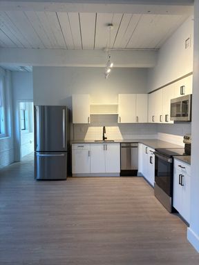 86 Essex, 305, Haverhill, MA 01832