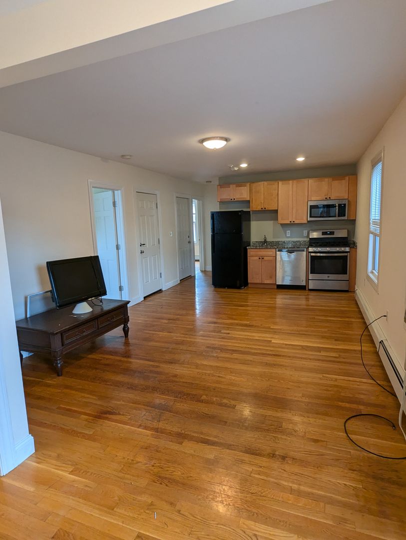 Cambridge Apartment: 303-305 Hurley Street
