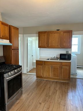 10-12 Rockdale Ave, 3, Lowell, MA 01854
