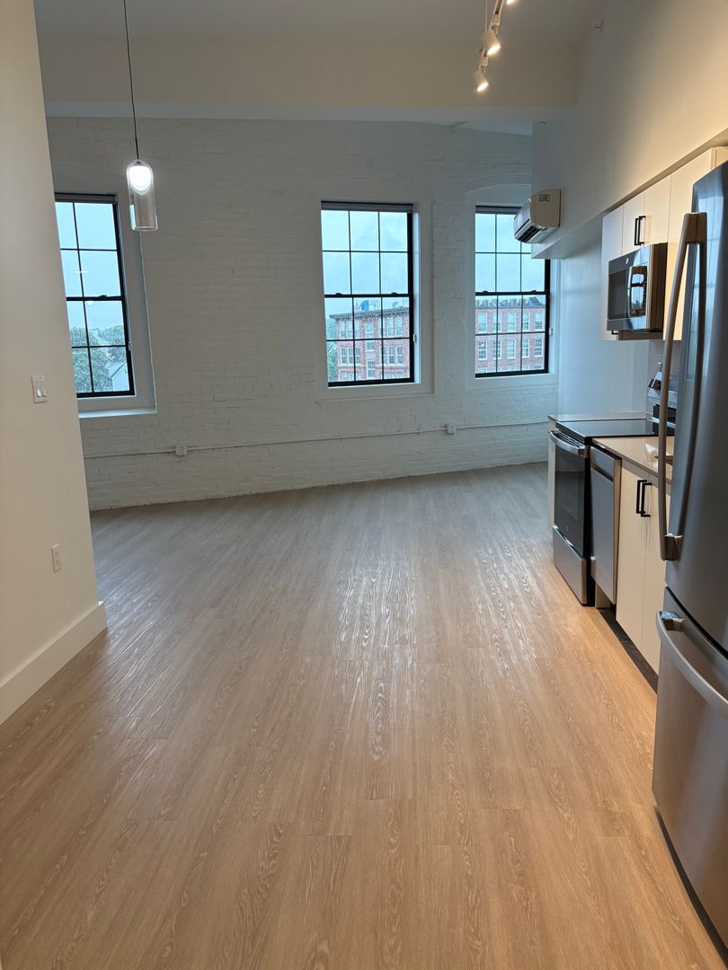 Haverhill Apartment: 86 Essex St.