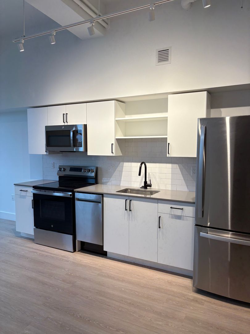 Haverhill Apartment: 86 Essex St.