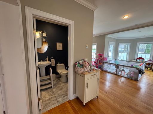 43 Canterbury Road, Waltham, MA 02453