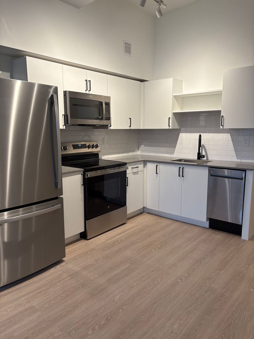 Haverhill Apartment: 86 Essex St.