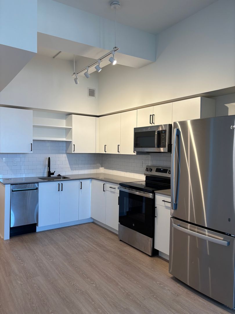 Haverhill Apartment: 86 Essex St.