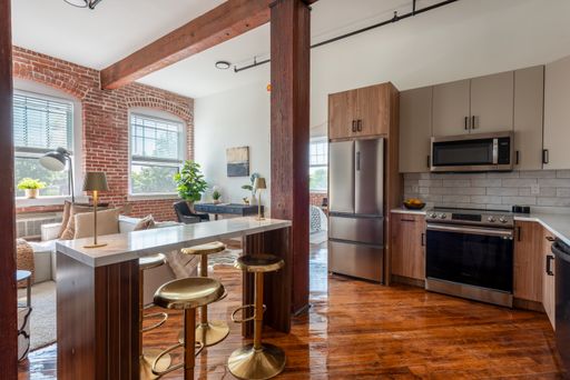 Newly Renovated 2 Bed/1 Bath with Parking!