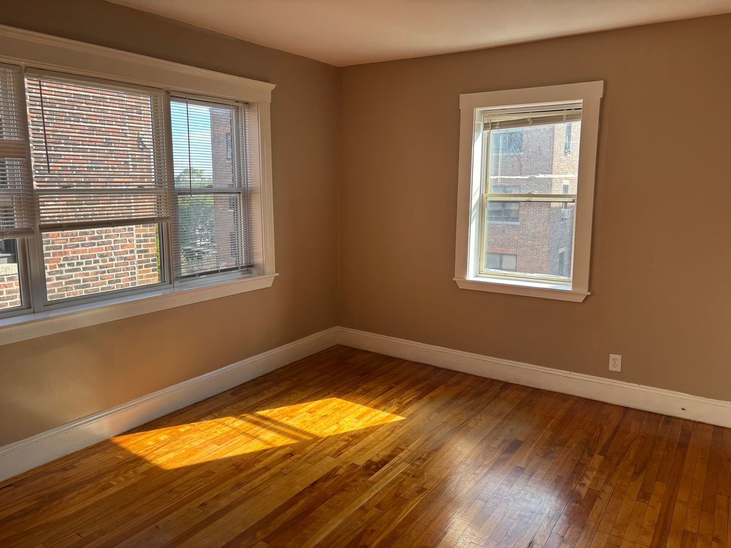 Medford Apartment: 4-7 Sherborn Court/463-475 Broadway