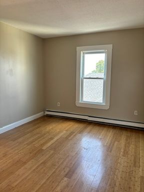 10-12 Rockdale Ave, 3, Lowell, MA 01854