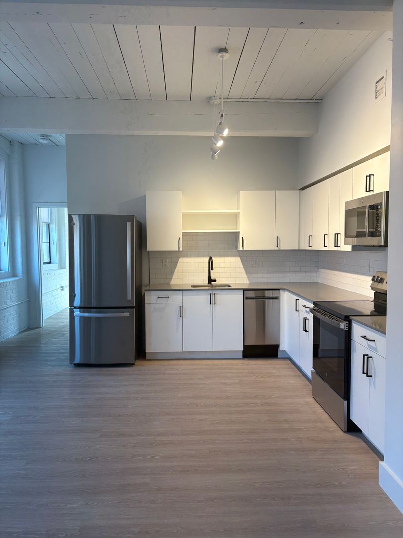 Haverhill Apartment: 86 Essex St.