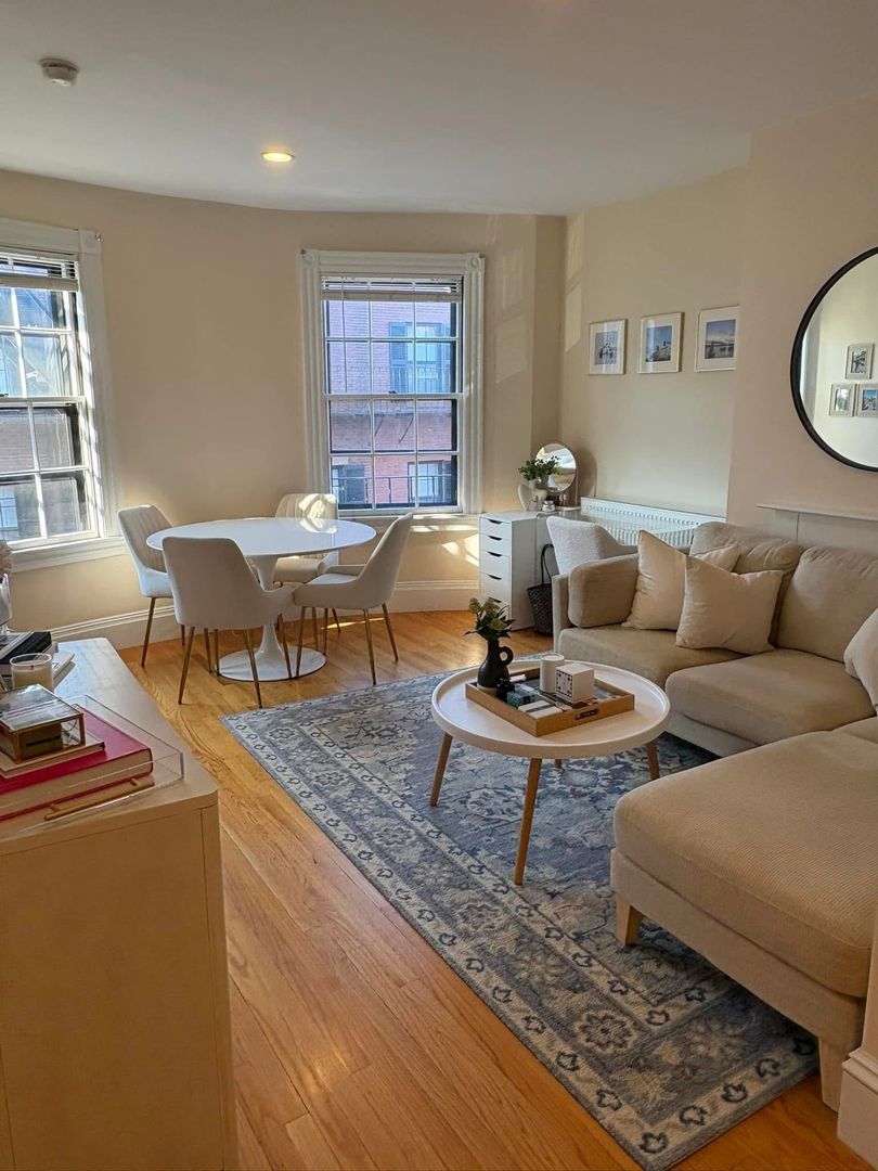 Boston Apartment: 105 Pinckney Street