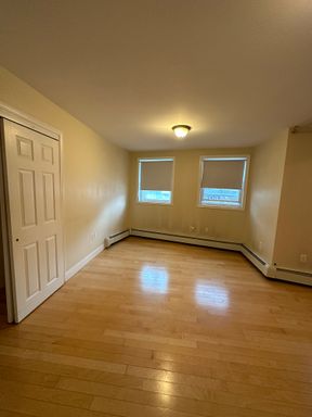 1800 Massachusetts Ave #8, Cambridge, MA 02140