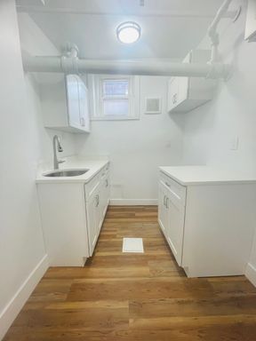 Recently Renovated 3-Bedroom with Living Room! Electricity, heat, hot water, water included! – photo 1