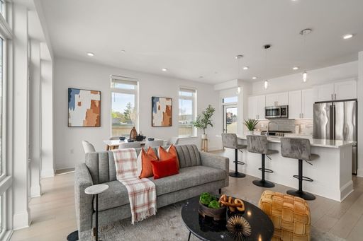 95 Fawcett St, 205, Cambridge, MA 02138