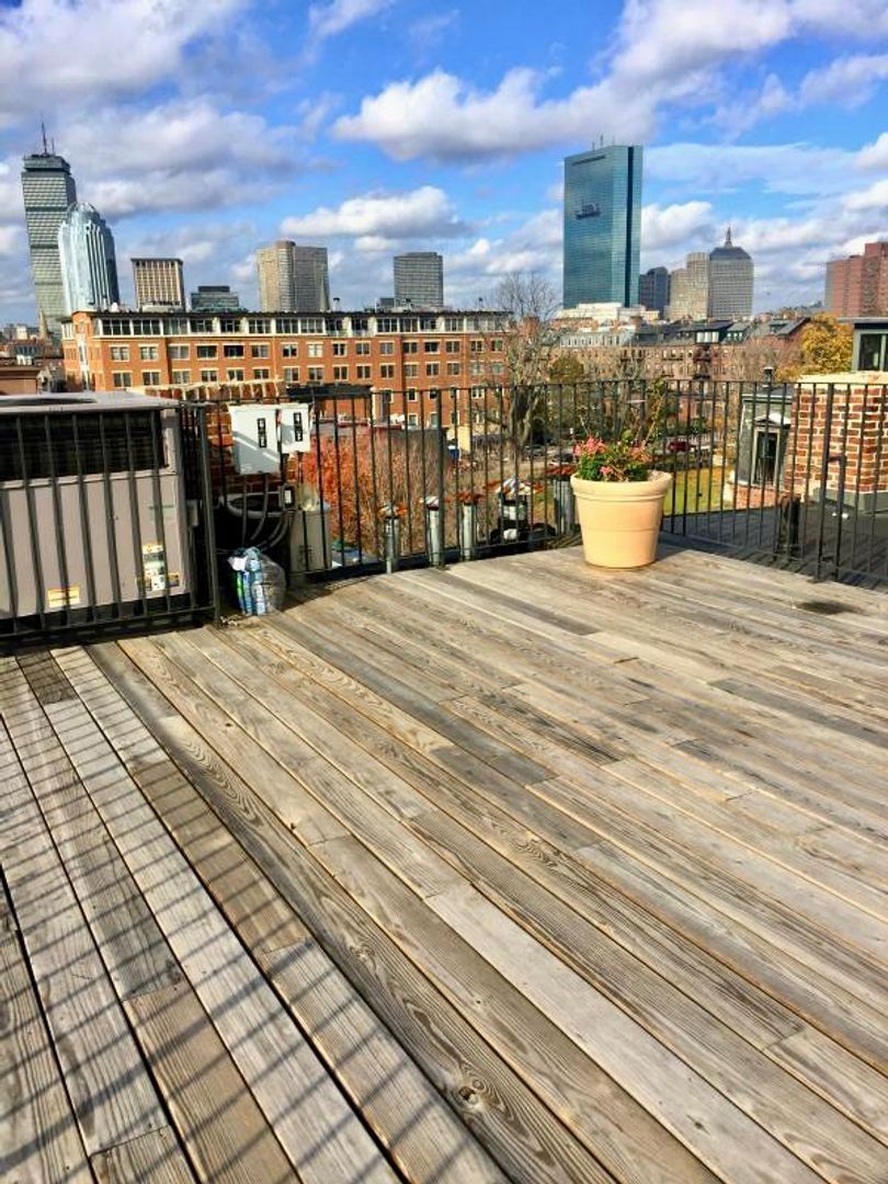 Boston House: 35 East Concord Street