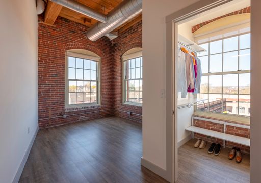 165 Thorndike St, 202, Lowell, MA 01852