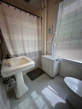 1277 Commonwealth Ave, 211, Boston, MA 02134