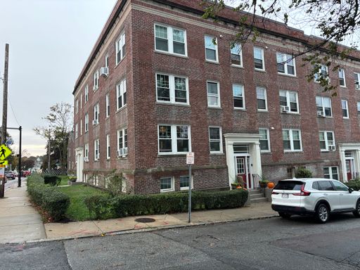 208 Main Street, 12 Brooks Park #3, Medford, MA 02155