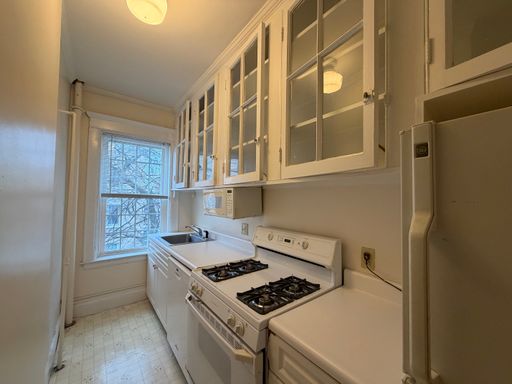 1277 Commonwealth Ave, 206, Boston, MA 02134