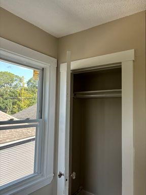 10-12 Rockdale Ave, 3, Lowell, MA 01854