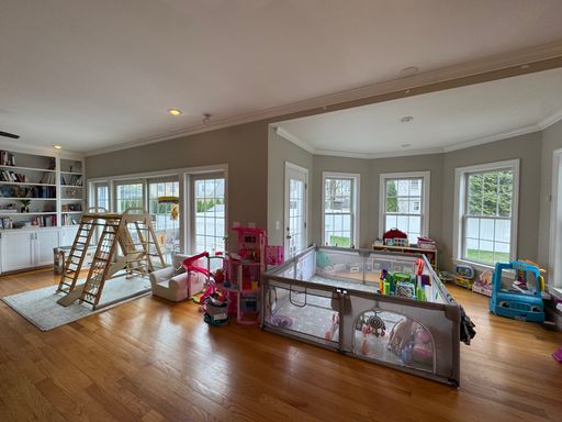 43 Canterbury Road, Waltham, MA 02453