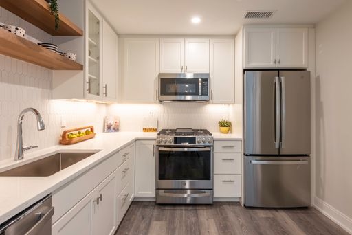 61 County St, 108, Dover, MA 02030