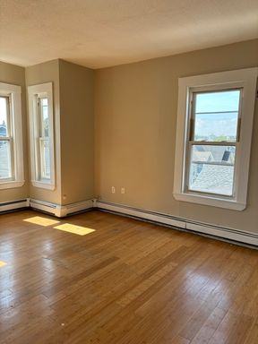 10-12 Rockdale Ave, 3, Lowell, MA 01854