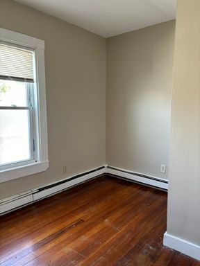 10-12 Rockdale Ave, 3, Lowell, MA 01854