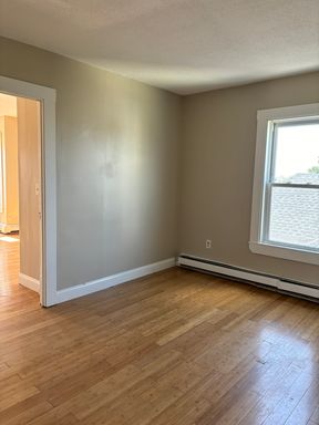 10-12 Rockdale Ave, 3, Lowell, MA 01854