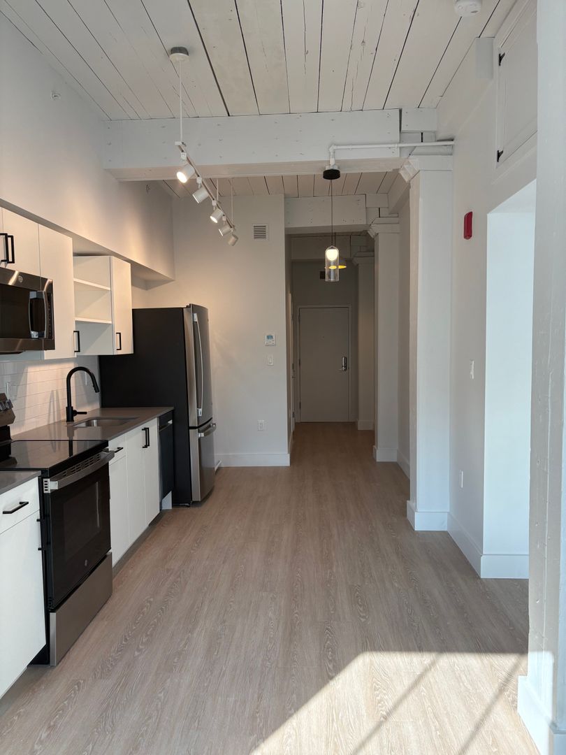 Haverhill Apartment: 86 Essex St.