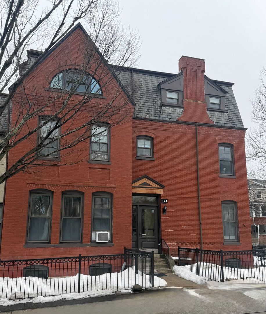 Somerville Apartment: 124 Summer St/49-53 Laurel St