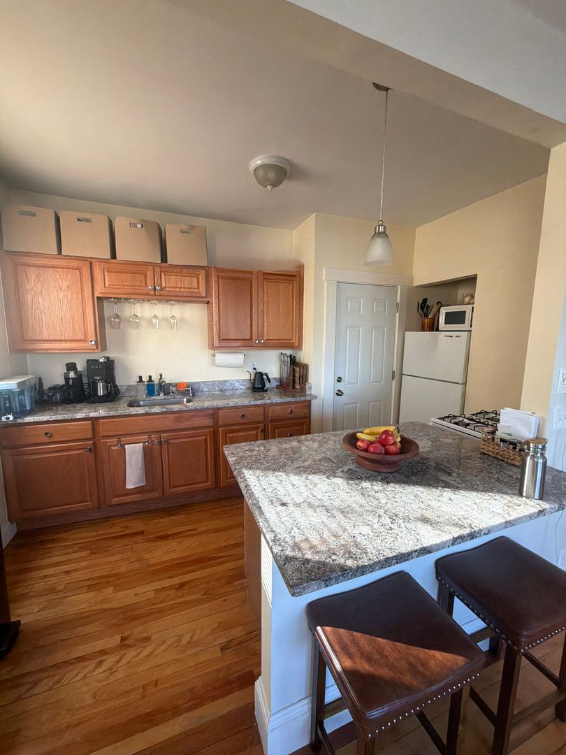 Medford Apartment: 4-7 Sherborn Court/463-475 Broadway